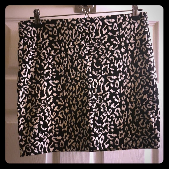 Forever 21 leopard print mini skirt - Picture 1 of 3